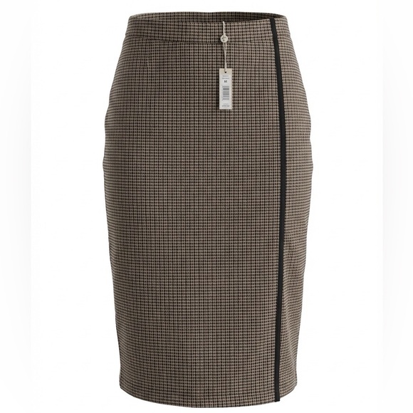 Skirt – Size Medium Max Studio Houndstooth Pencil Skirt - Picture 4 of 7